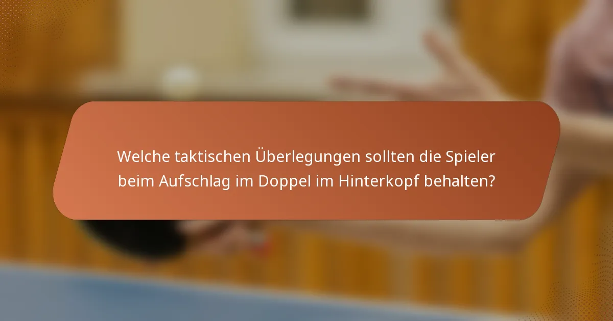 Welche taktischen Überlegungen sollten die Spieler beim Aufschlag im Doppel im Hinterkopf behalten?